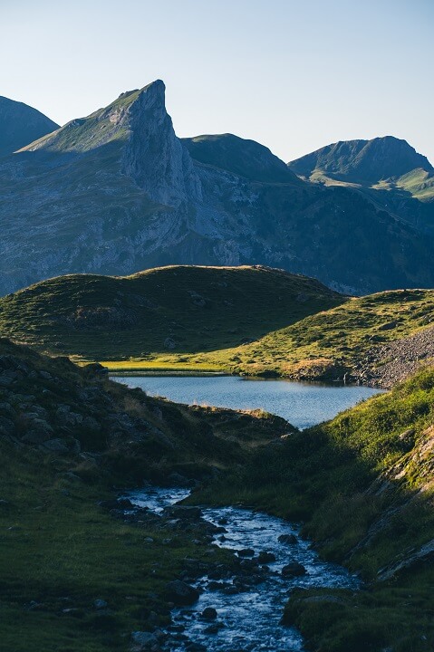 vue sur lac durant lever soleil