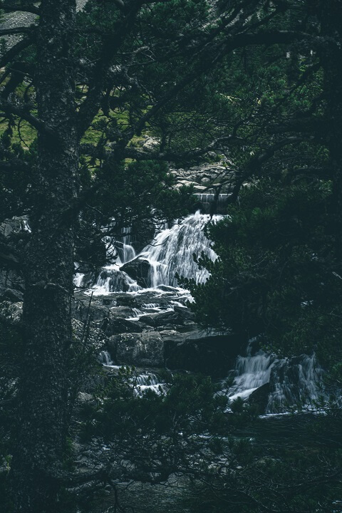 torrent sur chemin du lac de gaube