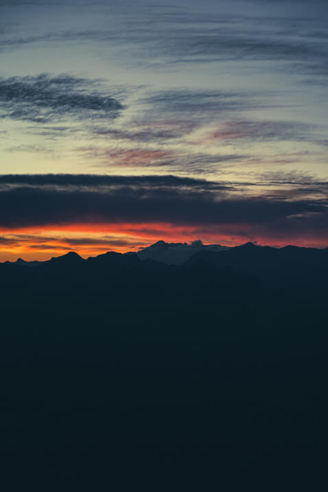 montagne derniere lueur soleil