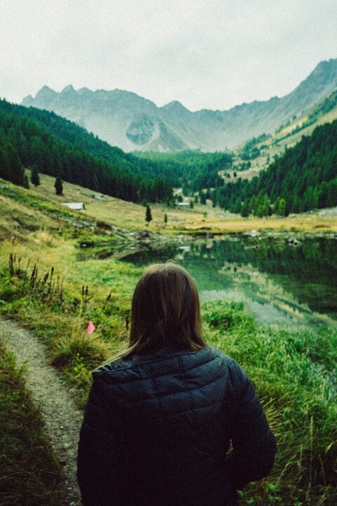 femme dos nature paysage