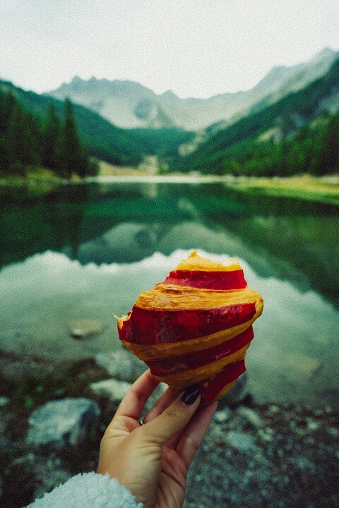 pause croissant petit dejeuner nature