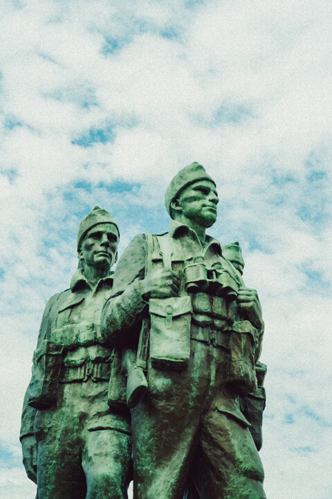 statues