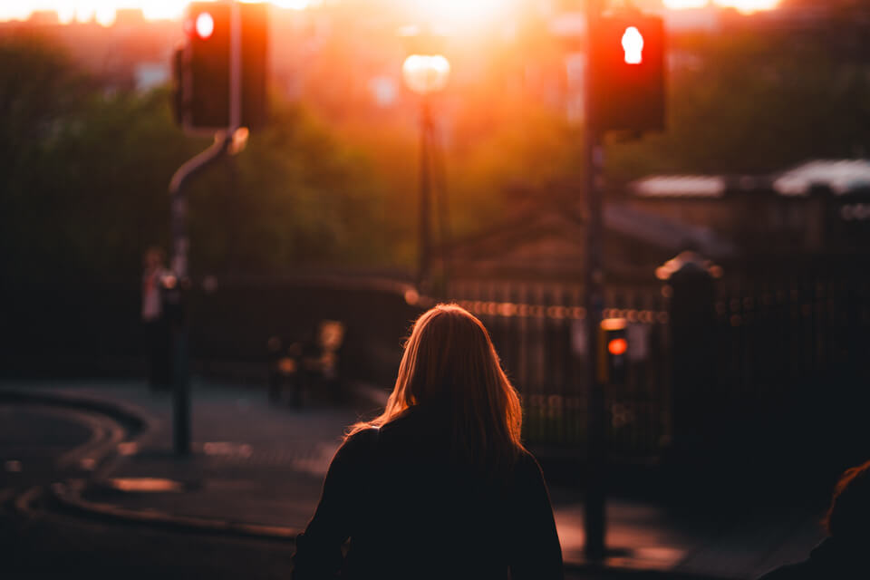 femme sunset dos