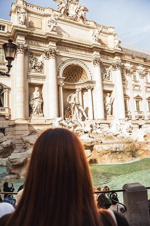 foule devant trevi