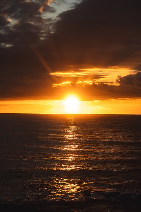 soleil touche horizon