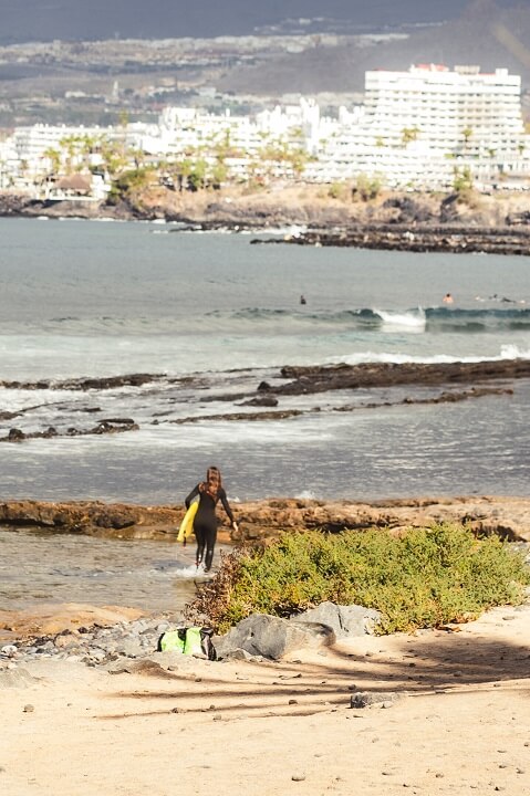 surfeuse adeje
